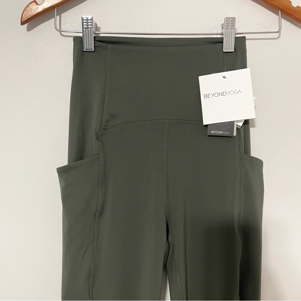 NWT Beyond Yoga • POWERBEYOND strive pocket midiegging 2.0 modern olive 25” sz S - Picture 7 of 11